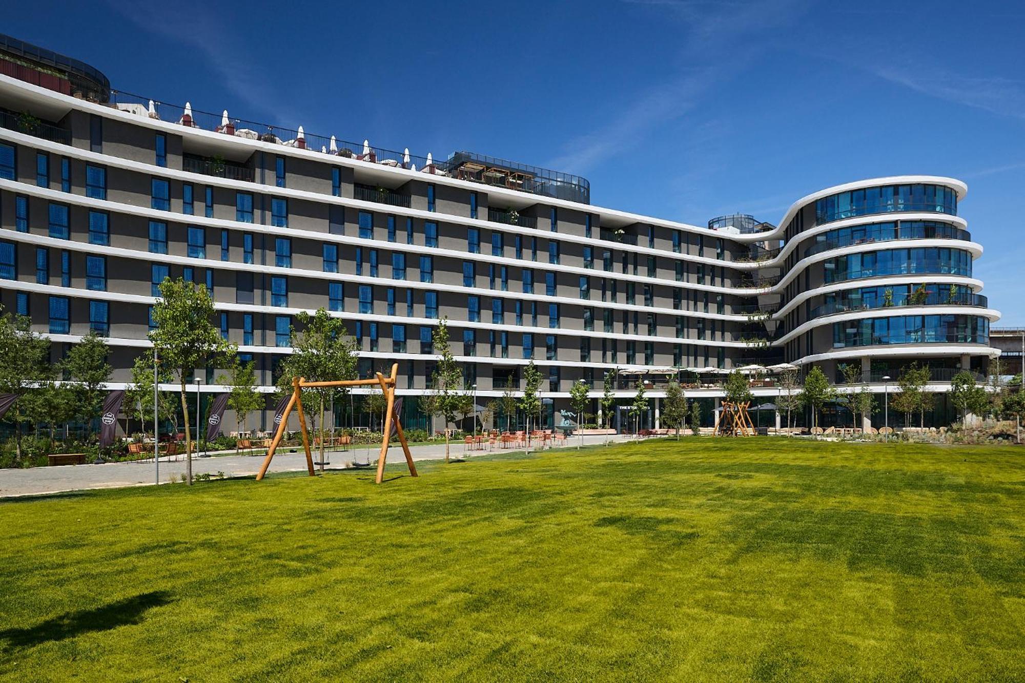 The Social Hub Extended Roma